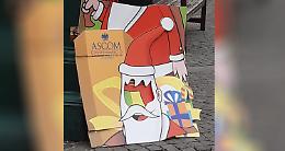CHIVASSO-MAZZE'. Vandali in azione devastano i Babbi Natale