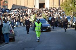 VERRUA SAVOIA. Don Corrado: “Luca sarà sempre con noi”. Un migliaio di giovani al funerale (VIDEO)