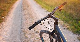 CERES/MEZZENILE. Due colonnine di ricarica per le biciclette elettriche