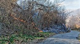 BARBANIA.  AIB e VVF spengono incendio in localit&agrave; Buretta