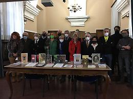 Kermesse letteraria in sala consiliare. Chivasso incontra i suoi scrittori (VIDEO)