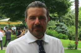 CHIVASSO. Centinaia di studenti piangono la scomparsa del Prof. Giovannardi