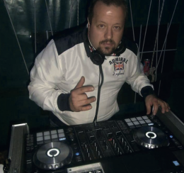 ALTO CANAVESE. Dj Roby non vede l'ora di tornare a fare musica
