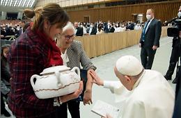 CASTELLAMONTE. Una "tofeja" bianca per il Papa