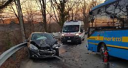 LAURIANO. Scontro tra un bus ed un’auto. Strada chiusa per un paio d’ore e studenti a piedi