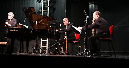 SETTIMO TORINESE. “Musica che passione”, il “Trio Mal d’Estro” incanta alla Suoneria con i brani di Piazzolla