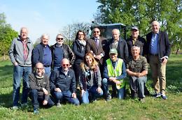 CHIVASSO. Piantati 14 alberi al Bricel e al Sabiunè per i 100 di Bonfante (fotogallery)