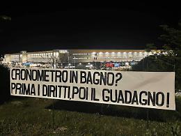 TORRAZZA PIEMONTE. Protesta contro Amazon: “Cronometro in bagno? Prima i diritti, poi il guadagno!”