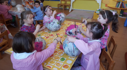GROSSO. Gli alunni della scuola Brachet preparano la Pasqua