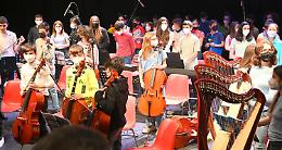 SETTIMO TORINESE. L’orchestra e il coro Gramsci invocano un futuro con la pace (VIDEO)