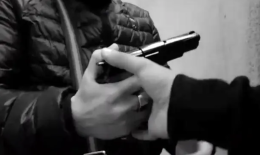 SANTHIA'. Fanno un video rap con armi e droga, ragazzi denunciati