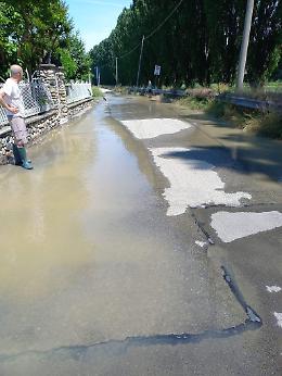 CASTIGLIONE. Via Colombo resta senza acqua  e scoppia il caos tra i residenti