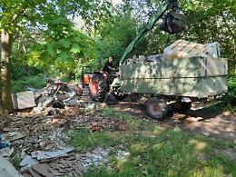 MONTALENGHE. Un immondezzaio nel bosco, Ladu: "Maledetti farabutti"