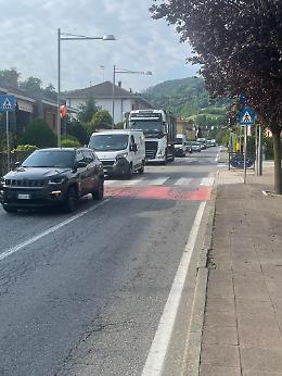CASTIGLIONE. Arriva la fibra ma anche lunghe code in via Caudana