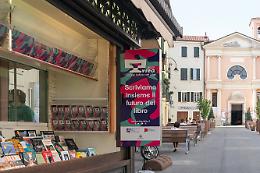 Per Ivrea capitale del libro riapre l'edicola di fronte a Santa Marta. Il programma di oggi e domani