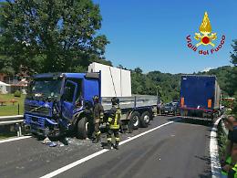 BALDISSERO CANAVESE. Due camion si scontrano nella strada statale 565