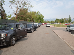 VENARIA. Ore e ore di attesa sotto il sole in via Don Sapino prima del tampone