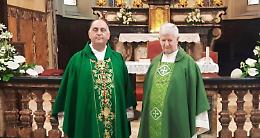 SALUGGIA. Festeggiato don Enrico Triminì (con don Luigi Comin, che a settembre sarà prete da cinquant’anni)