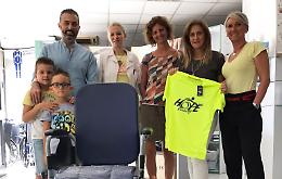 CHIVASSO. Gli amici di Luigi Valle regalano una carrozzina alla Hope Running Onlus