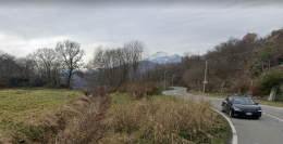 IVREA. “Vogliamo un marciapiede  in via lago San Michele...!”
