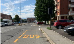SAN MAURO TORINESE. Nuove strisce per la fermata della linea 3 ma la linea 3 non esiste pi&ugrave;...