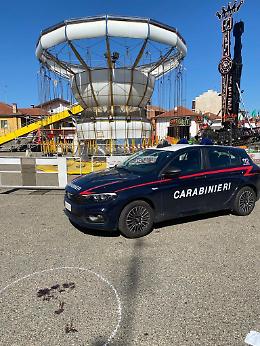 GASSINO. Donna sbalzata fuori da una giostra durante la patronale