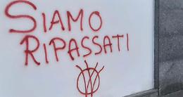 Scritte No Vax sui muri, la procura di Torino chiede 5 condanne