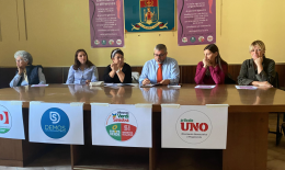 LEINÌ. Pd: "Assorbenti nei bagni delle scuole medie e bonus per acquistarli"