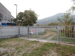 CUORGNE'. Una strada soggetta a servitù  di passaggio sbarrata da 4 anni