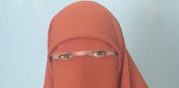Insulti per il burqa, la città si indigna: "Le donne meritano rispetto"