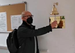 "Ho sconfitto la leucemia!": sindaco suona la campanella dell'ospedale
