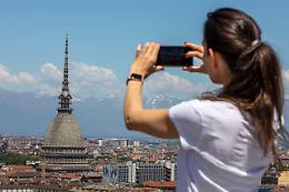 Torino invasa dai turisti per il ponte di Ognissanti: alberghi pieni al 99%