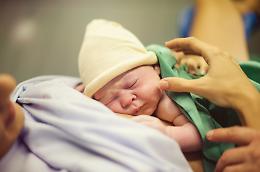 Mamme italiane sempre più in là