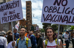 Ci scrive un no vax: "Erano interviste trappola ma grazie per lo spazio che ci avete dato!"