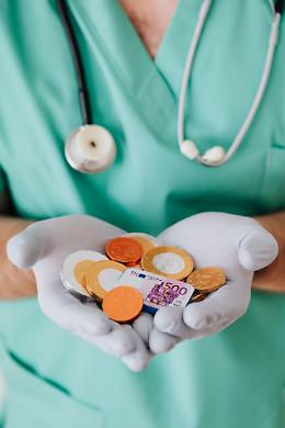 Medici professionisti pagati a 10 euro a visita. Sanità scandalosa