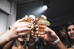 Termosifone spento e grappa per tutti per scaldarsi!