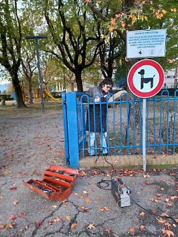 Lo conosci Gianni? Il fabbro che ripara gratis la sua città