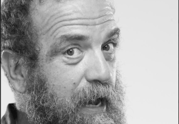 Giobbe Covatta arriva a Lanzo con Scoop (Donna Sapiens)