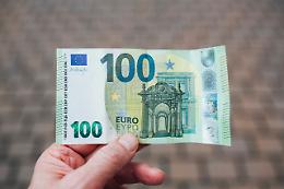 Arrestata una 45enne usuraia: "Mi ha prestato 500 euro, me ne ha chiesti 2500 di interessi!"