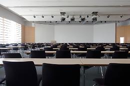 Nella città dove morì lo studente crolla un pannello a scuola