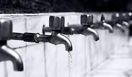 Hanno l'acqua razionata, ma il rubinetto del paese perdeva quasi 3mila litri al giorno