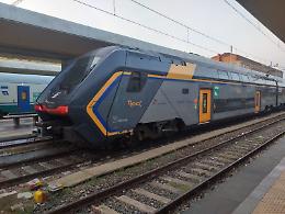Treni in ritardo e pendolari a piedi: la linea Torino-Milano è un caso