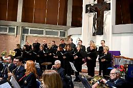 Gran concerto di canti natalizi con un festival delle corali
