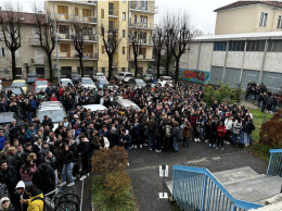 A scuola si crepa di freddo: gli studenti scendono in strada a protestare