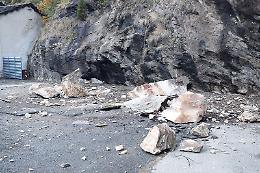 Massi sulla Chiesa, la via resta chiusa: "Non si può riaprire in sicurezza"
