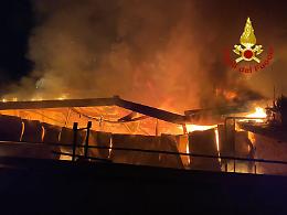Falegnameria distrutta da un incendio
