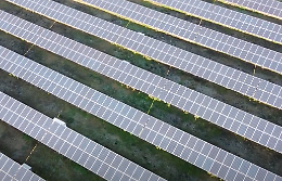 Ambientalisti e agricoltori contro il parco fotovoltaico, vogliono solo prati