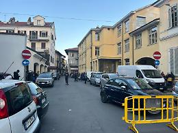 Caos davanti alla Fenoglio: "Qui si aspetta solo la tragedia"