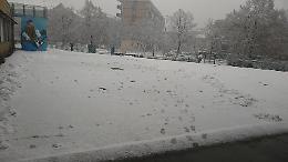 Buttate le scarpe da neve, il Comune si sveglia a tarda sera e manda gli spazzaneve in strada