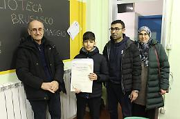In ricordo di Massimo, il figlio che non c'è più. Due borse di studio ai ragazzi dell'Istituto Comprensivo